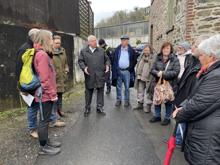 Stolpersteinverlegung in der Hasencleverstraße in Solingen-Burg